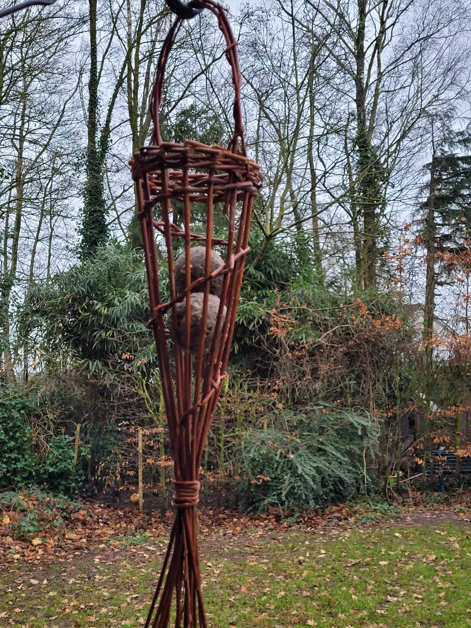 You are currently viewing Kerstboompjes vlechten uit wilg