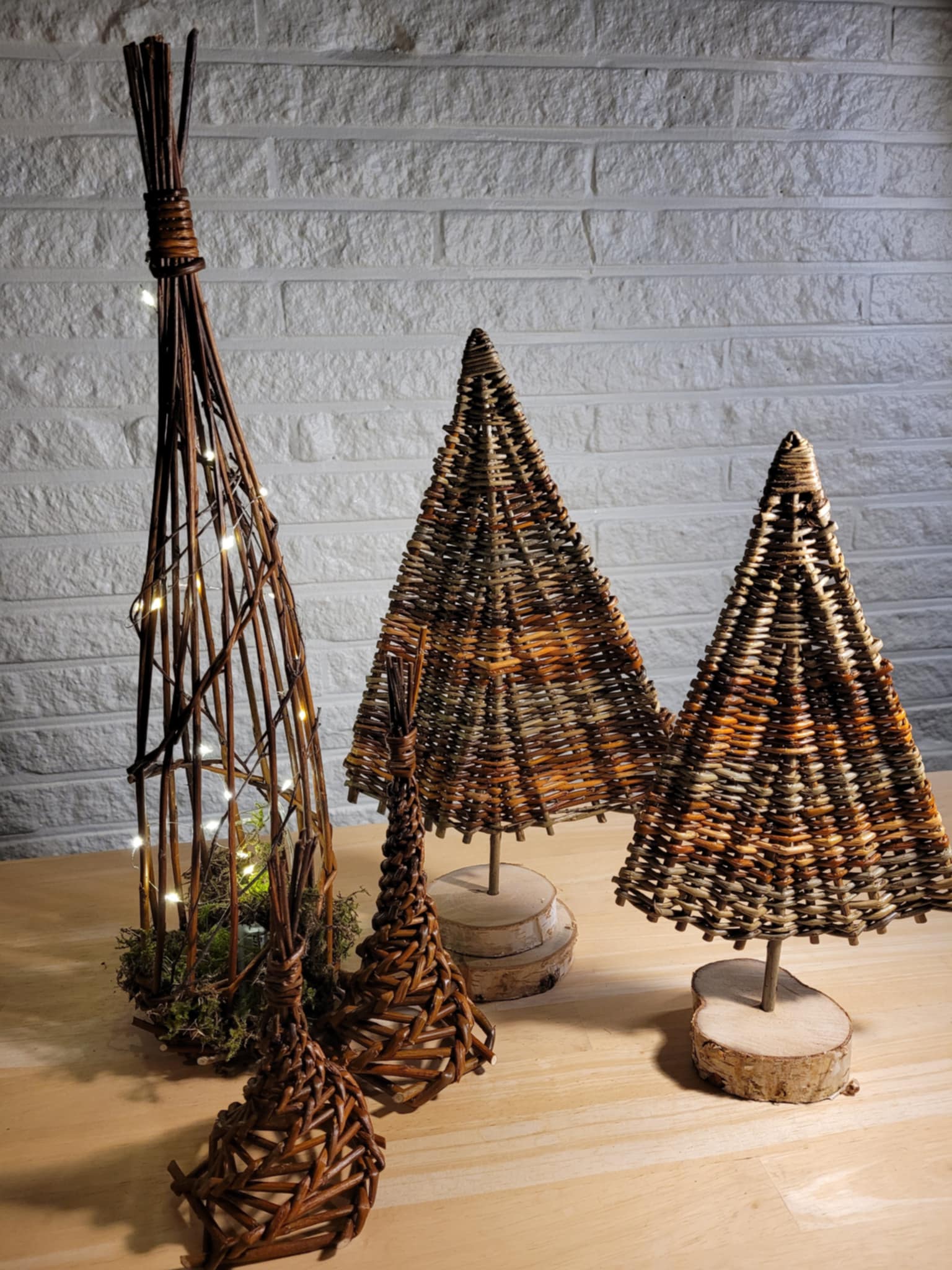 You are currently viewing Kerstboompjes vlechten uit wilg